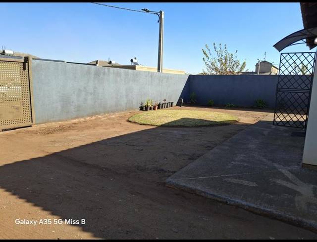 2 BEDROOM PROPERTY TO RENT IN LUFHERENG